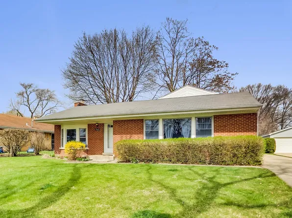 904 W Milburn Ave, Mount Prospect, IL 60056