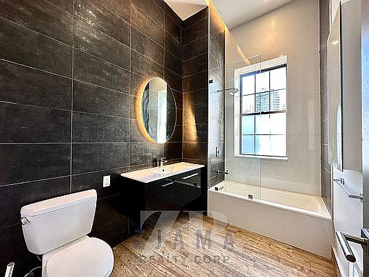 4th image of 72 Willoughby St APT 3H