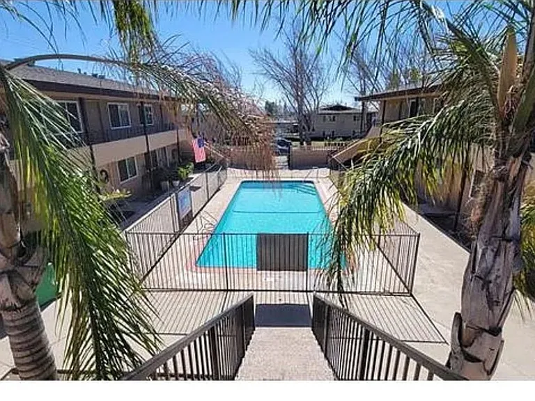 811 Orchid Ct #L — Photo 19