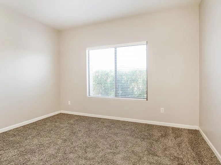 14510 N 87th Ave — Photo 12