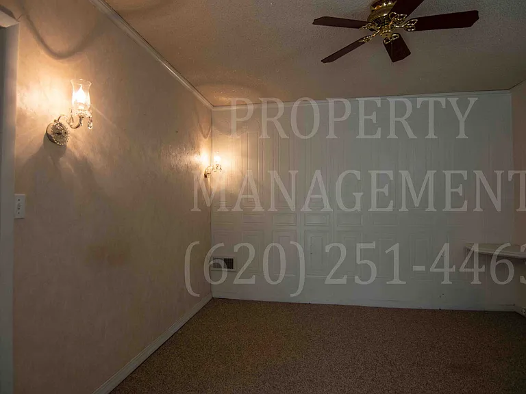 706 W 1st St — Photo 17