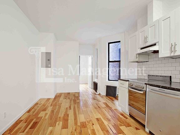 3rd image of 426 W 48th St #2D