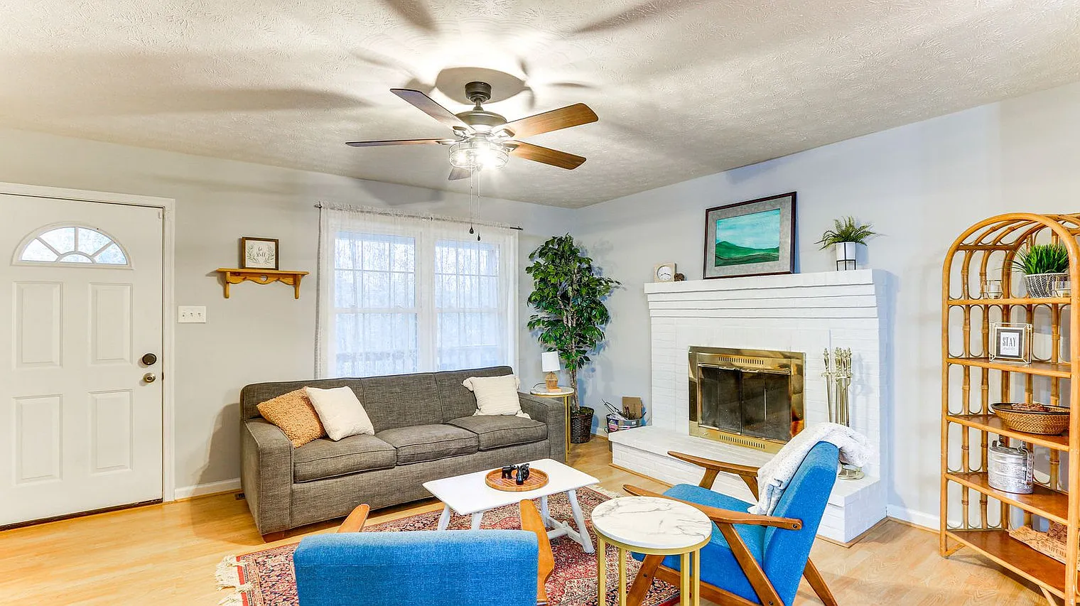 2 bed, 3.0 bath, 1991 sqft, $2,169 — Photo 2