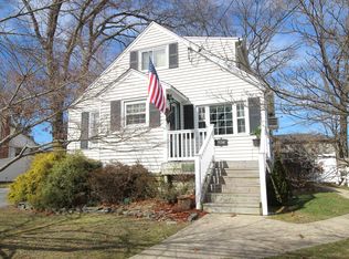 28 Newark St, Lindenhurst, NY