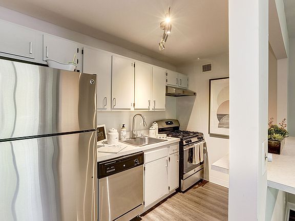 2nd image of 9190 Richmond Hwy #96-C105