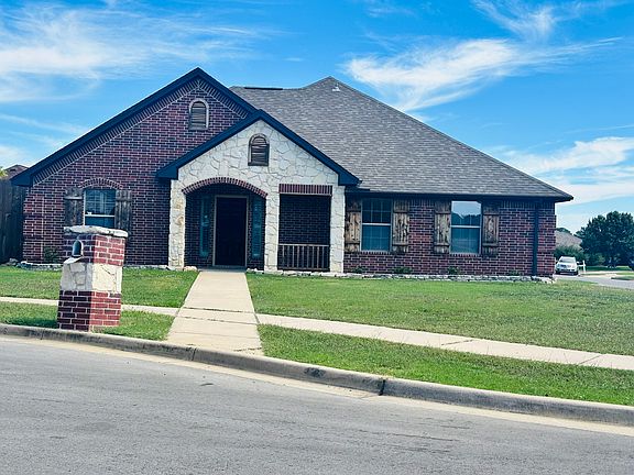 2nd image of 909 Glenview Cir