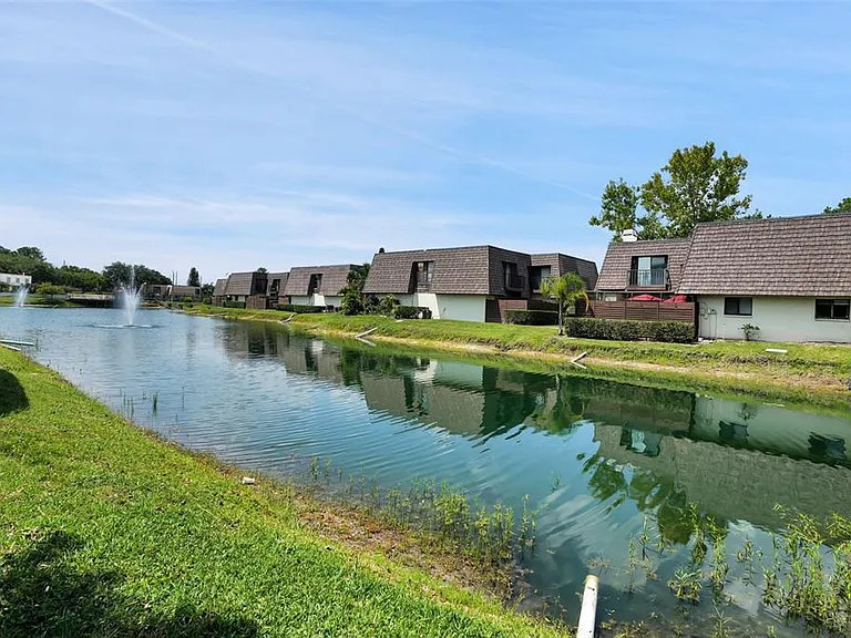15217 W Pond Woods Dr — Photo 49