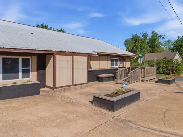 201 S Lake Street, Mountain Grove, MO 65711