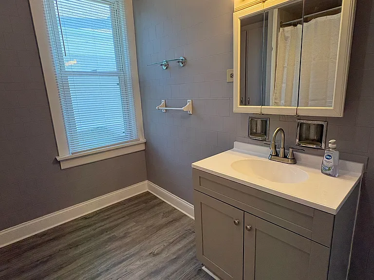 552 N Prospect St — Photo 13