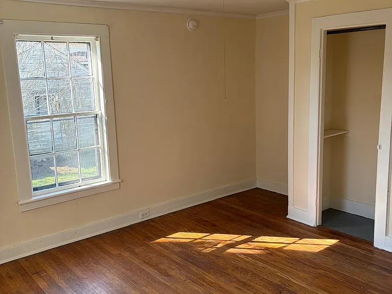 119 Williams St #Y — Photo 2