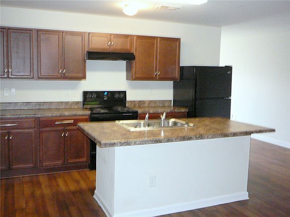 5th image of 147 Evonshire Blvd