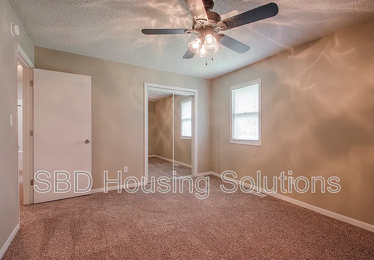 1306 SE Knight Cir — Photo 5
