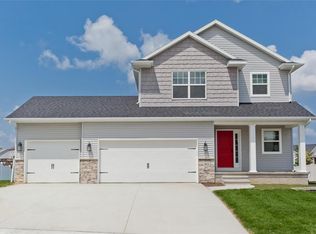 3014 Hillsboro Dr SW, Cedar Rapids, IA 52404