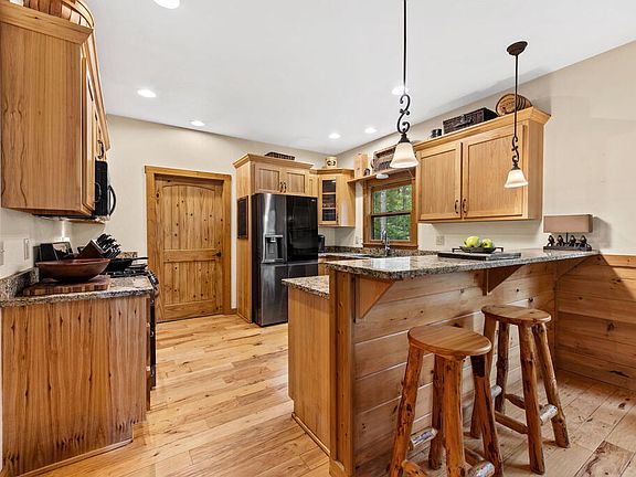 3rd image of 129 Wren Ct
