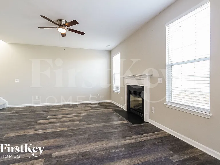 1400 Chimney Ridge Dr — Photo 4