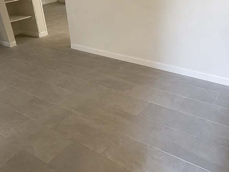 744 Beythe Ln — Photo 3