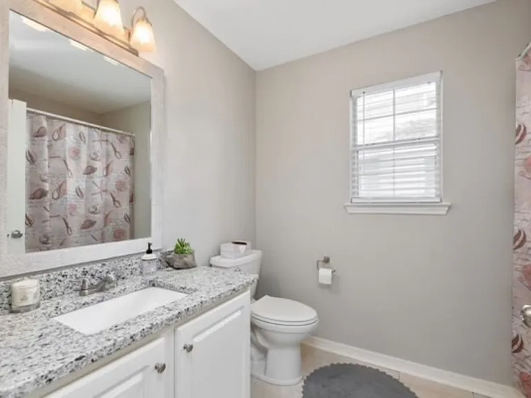 1270 Laura Ln — Photo 14