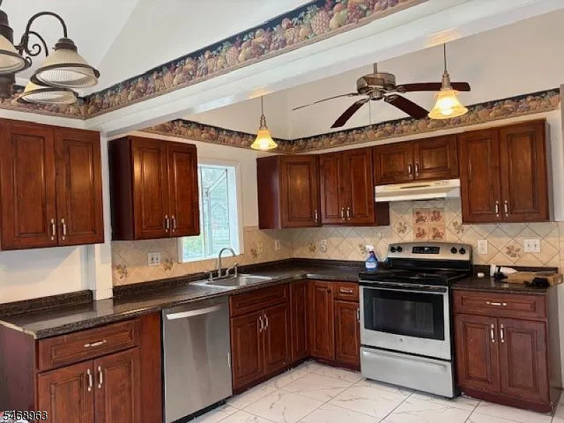 2 bed, 1.0 bath, 1040 sqft, $2,700 — Photo 3
