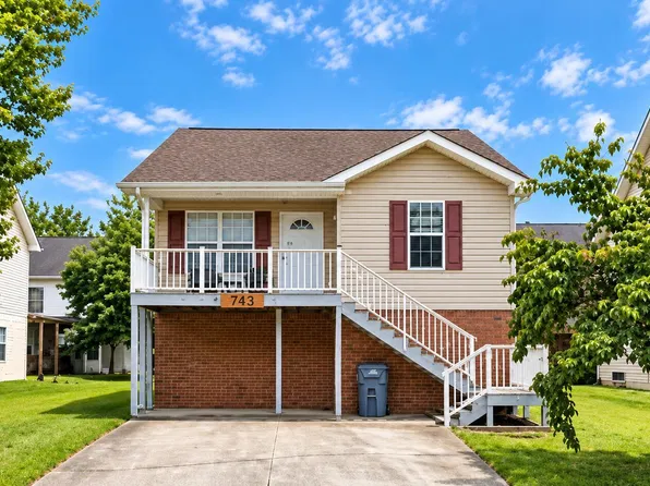 743 Plantation Dr, Pigeon Forge, TN 37863