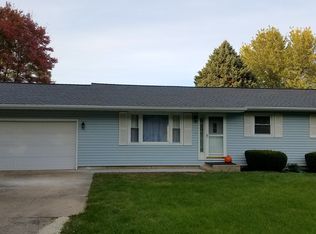 11698 E Sunset Ln, Rochelle, IL 61068
