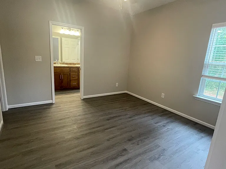 628 Alexandria Rd SW — Photo 9