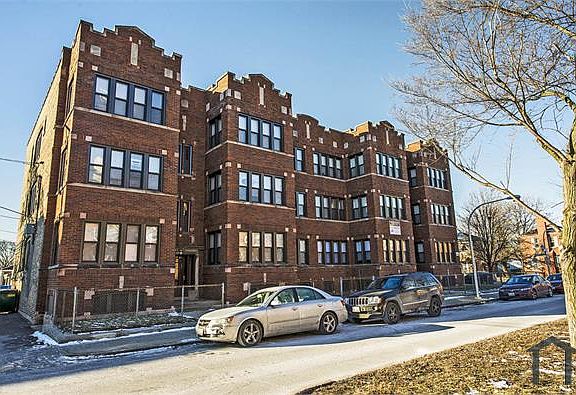 2nd image of 1721 W 77th St #1717