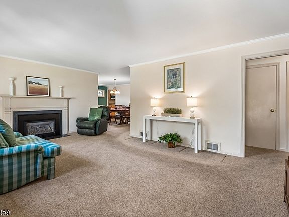 3rd image of 10 Overhill Dr