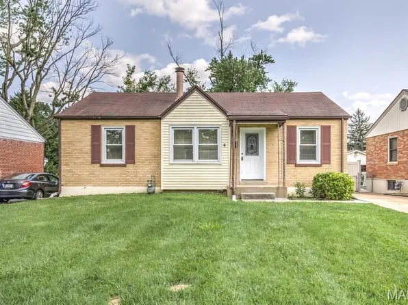 4 Duchesne Dr, Florissant, MO 63031