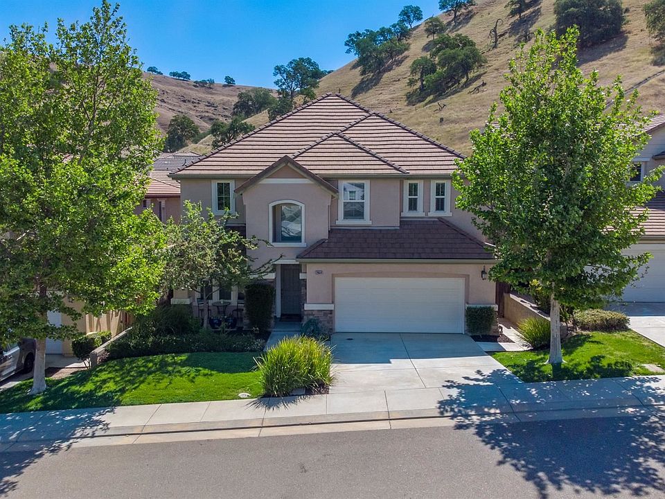 1st image of 20664 Golf Canyon Ct