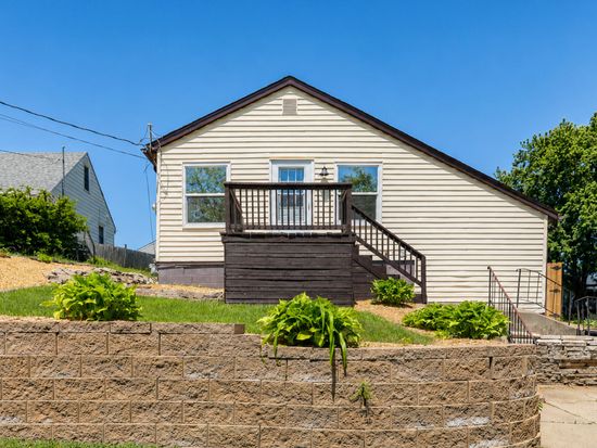 1143 Rittenhouse St, Des Moines, IA 50315