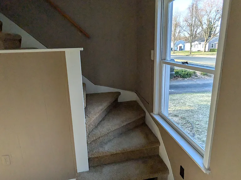 stairway to upstairs bedroom(s)