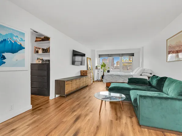 305 East 24th Street image 5 of 10