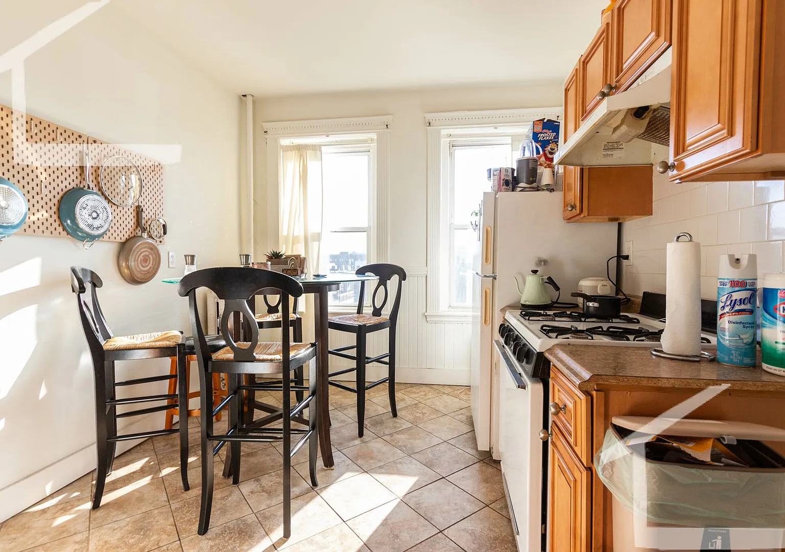 Nicely located 1 bed split for the upcoming school year! — Photo 4