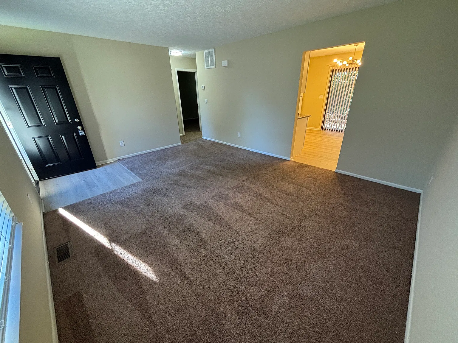 2 bed, 898 sqft, $1,395 — Photo 2