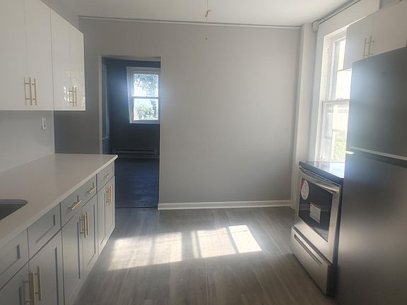 2nd image of 354 1st St #2