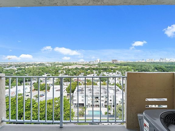 3rd image of 2350 NE 135th St APT 1401