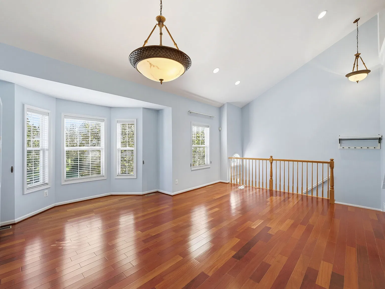 2 bed, 2300 sqft, $4,200 — Photo 3