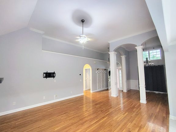 2nd image of 4011 Asbury Pl