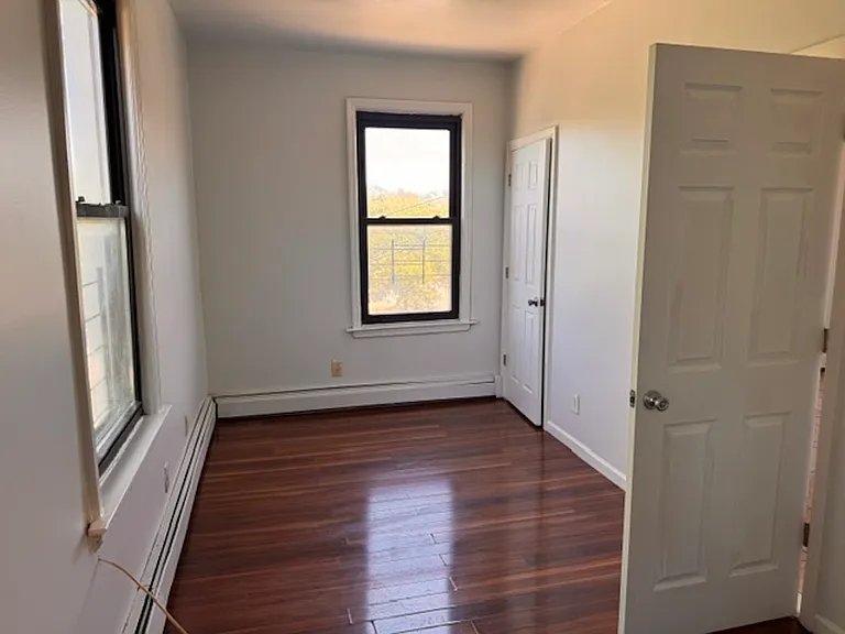 97 Waverly St #3R — Photo 5