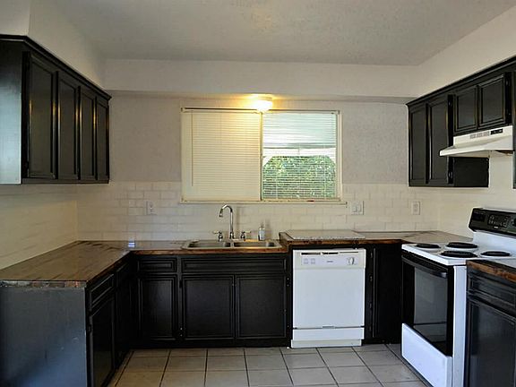 3rd image of 17558 S Compass Rose Cir