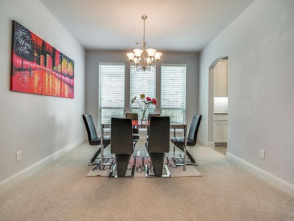 3rd image of 605 Warwick Blvd