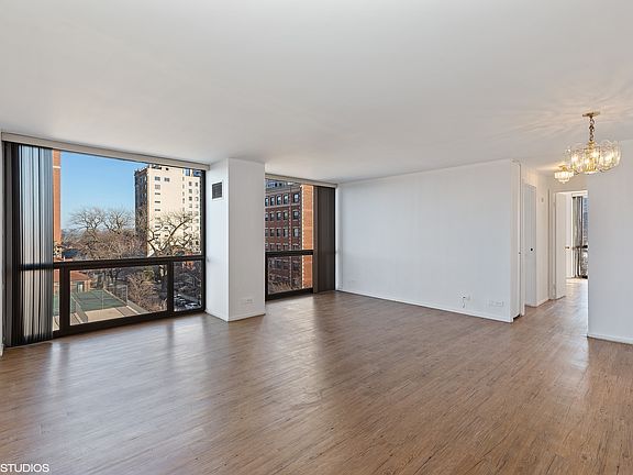 3rd image of 4343 N Clarendon Ave APT 602