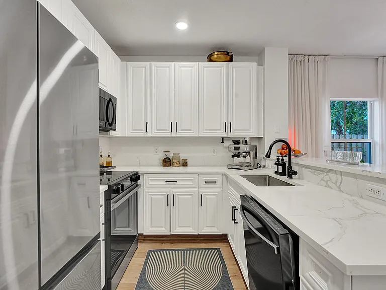 424 NE 1st Ave — Photo 13