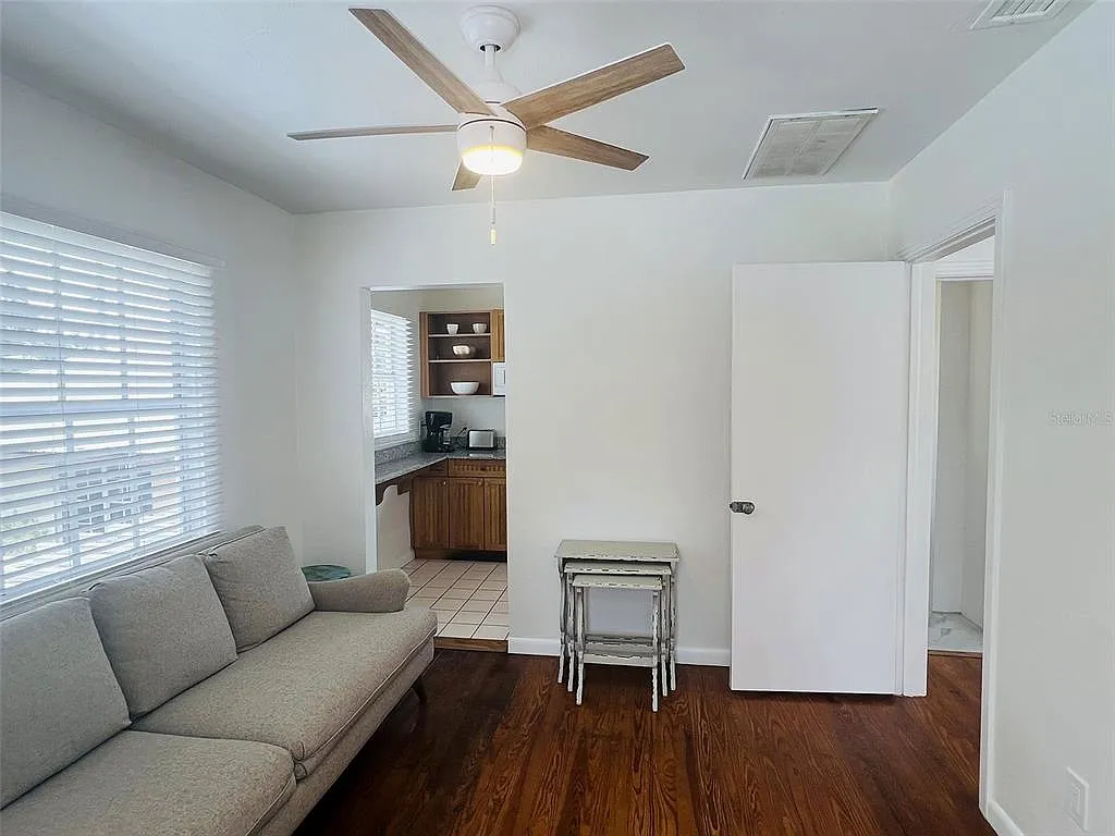 1 bed, 1.0 bath, 399 sqft, $1,500 — Photo 3