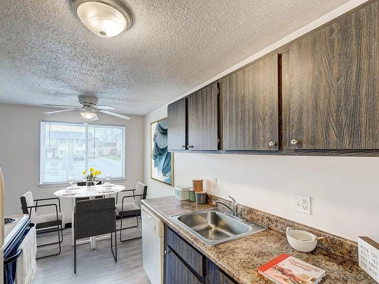 Hilton Village Apartment Homes — Photo 4