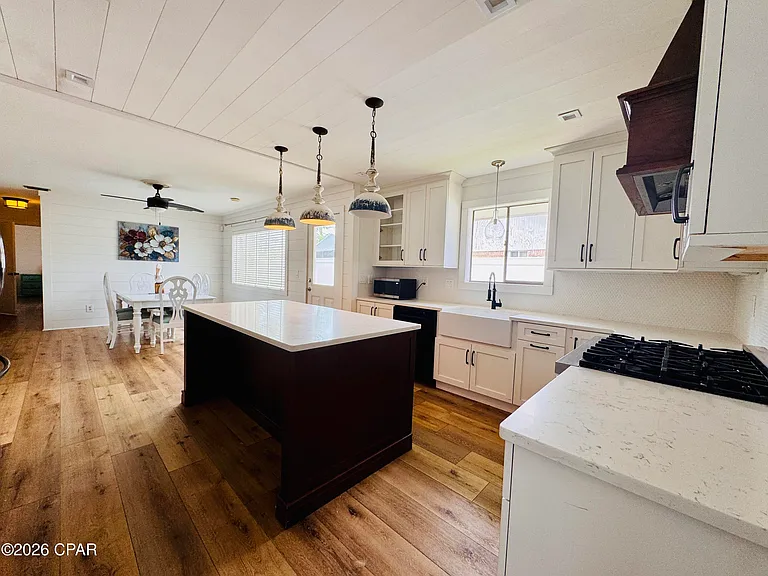 916 Cobia Dr — Photo 11