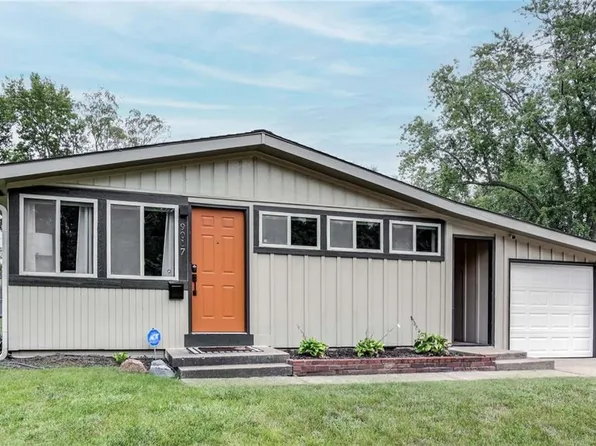 9017 Gillette St, Lenexa, KS 66215