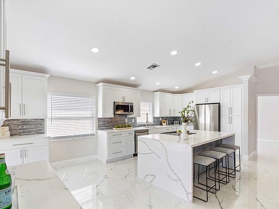 3rd image of 7127 Lombardy Street