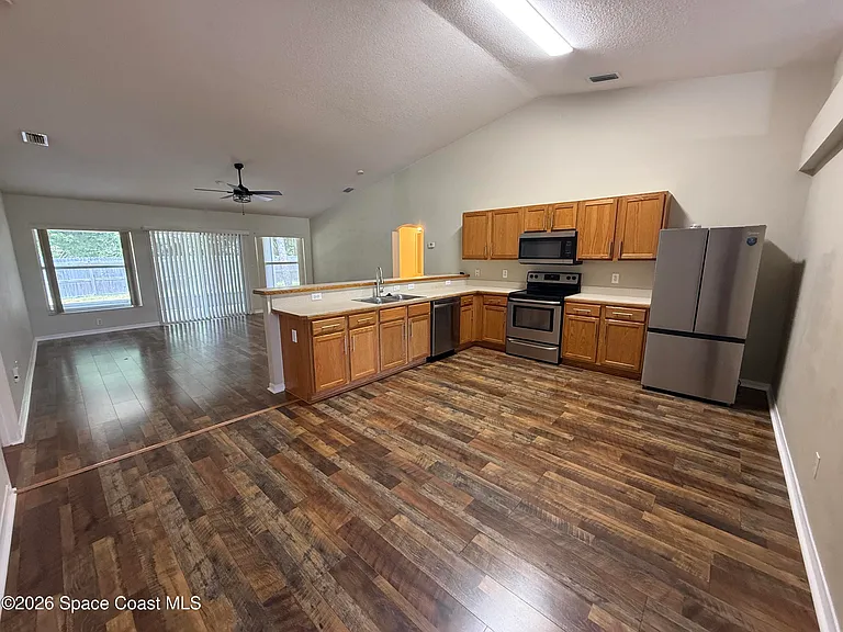 1266 Buffing Cir SE — Photo 6