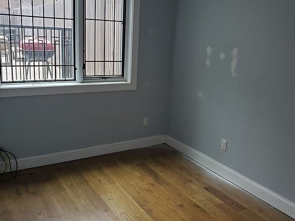 3rd image of 8 Scholes St #1